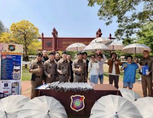 พล.ต.ท.ศักย์ศิรา เผือกอ่ำ ผบช.ทท.  ตรวจเยี่ยม/มอบสิ่งของบำรุงขวัญ จุดบริการนักท่องเที่ยว (จว.สุโขทัย)
