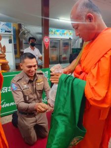 ออกตรวจงานตักบาตรรับอรุณยามเช้า ณ วัดพระศรีรัตนมหาธาตุวรมหาวิหาร